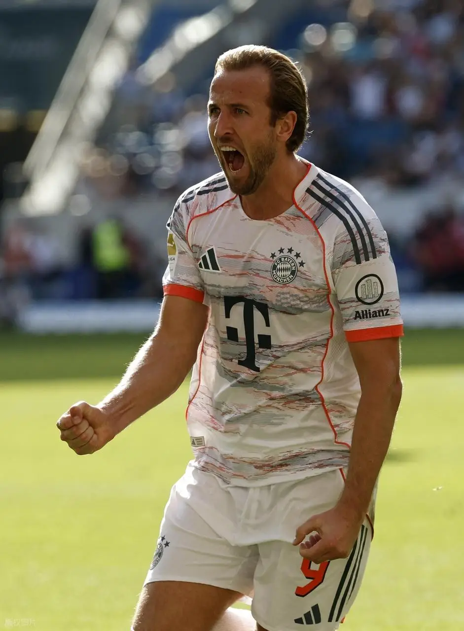 德甲第13轮最佳阵解析:锋霸封王,凯恩领衔,黑马中场惊艳《踢球者》