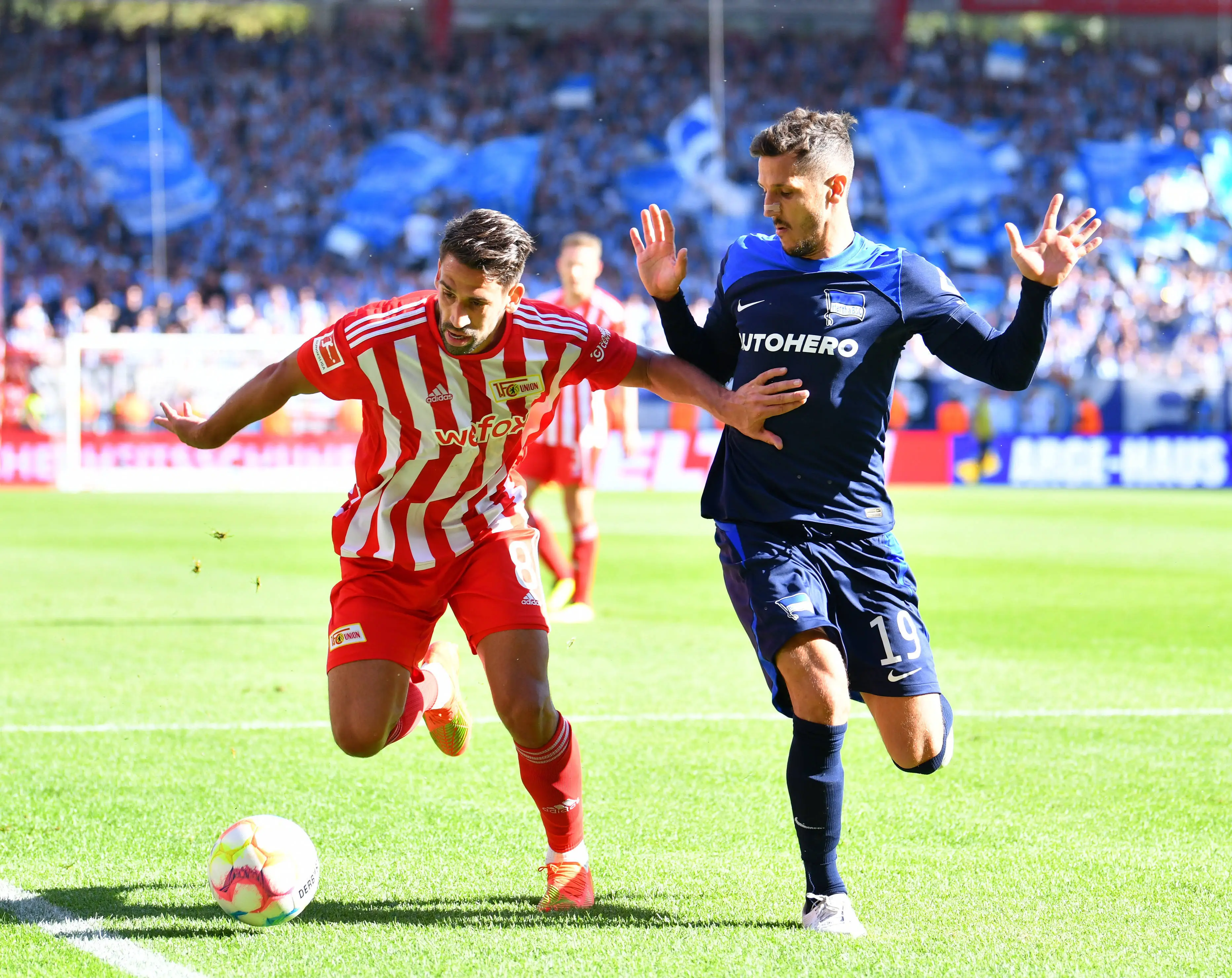 传控压制 + 定位球破局！勒沃库森 2-0 完胜科隆，主场 10 场不败剑指冲冠